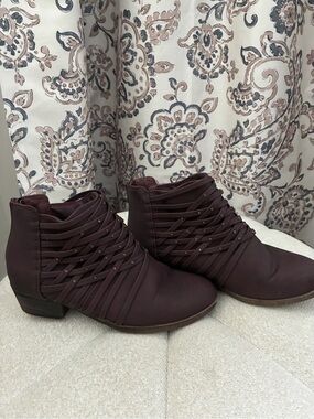 SO Kohls Women's Strappy Ankle Boot - Deep Plum